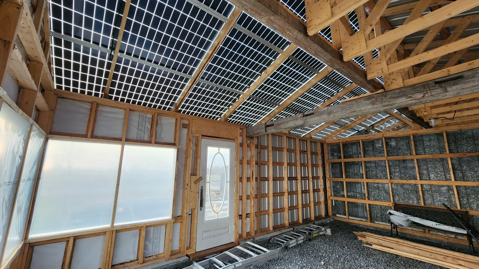 Toiture en modules verre-verre, vue de l'intérieur